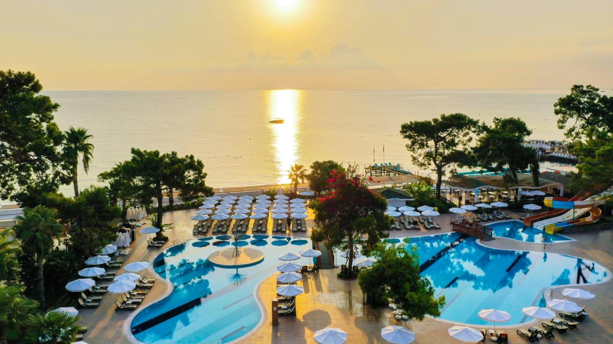 Crystal Aura Beach Resort & Spa Kemer Exterior foto