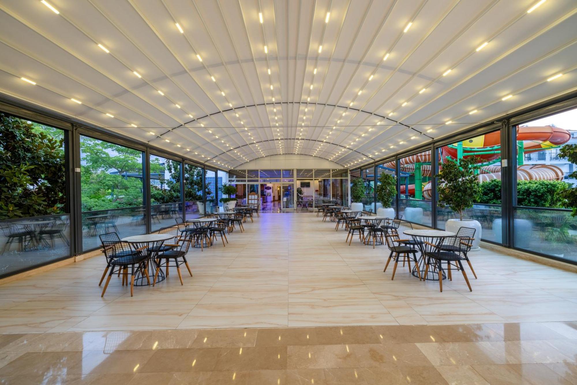 Crystal Aura Beach Resort & Spa Kemer Exterior foto