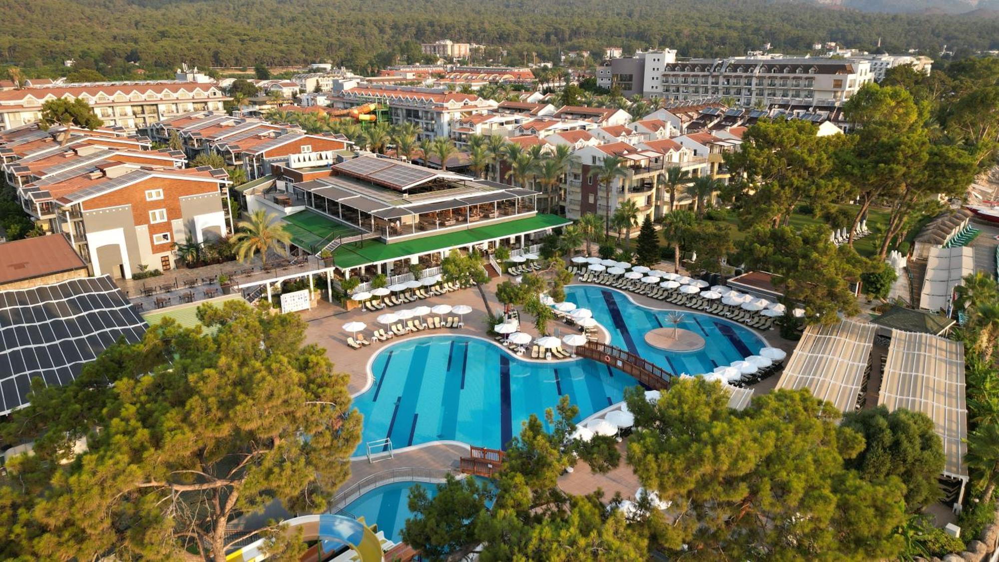 Crystal Aura Beach Resort & Spa Kemer Exterior foto